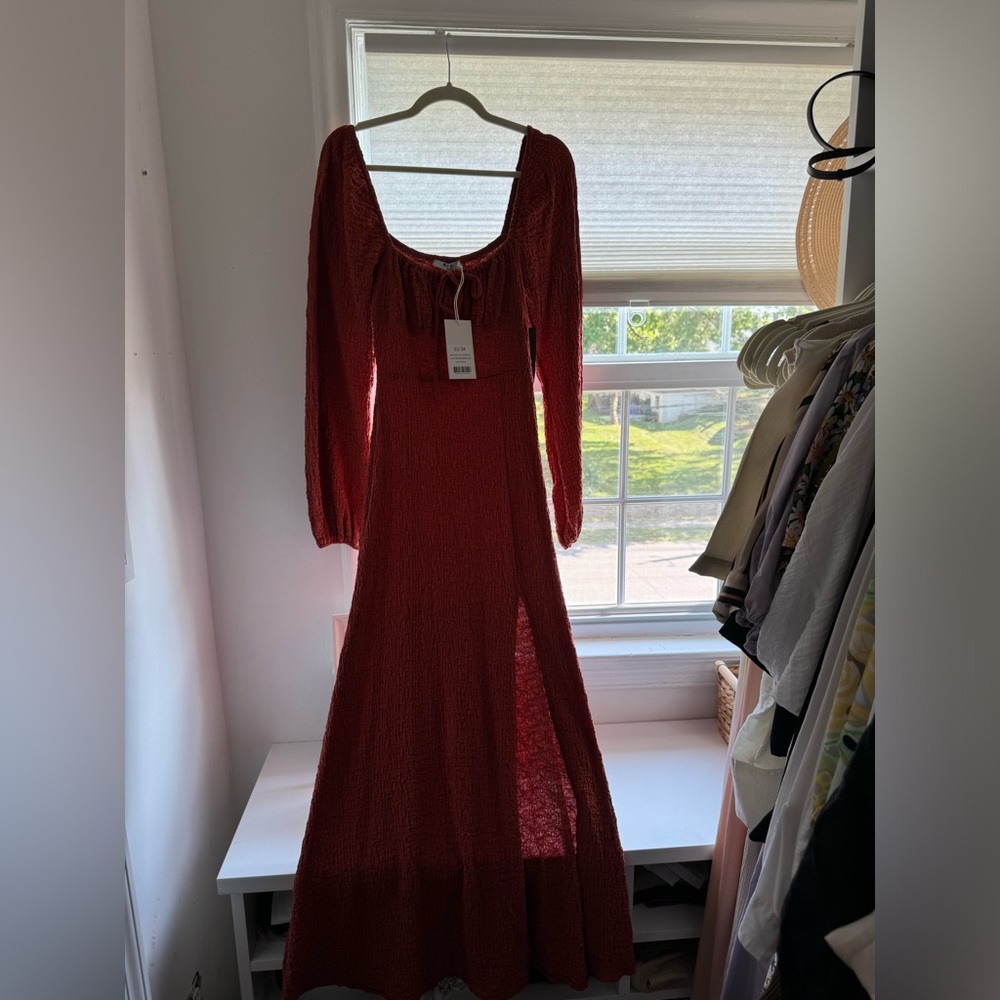 na-kd dress. size small. never worn. tags still on. color is burnt orange.